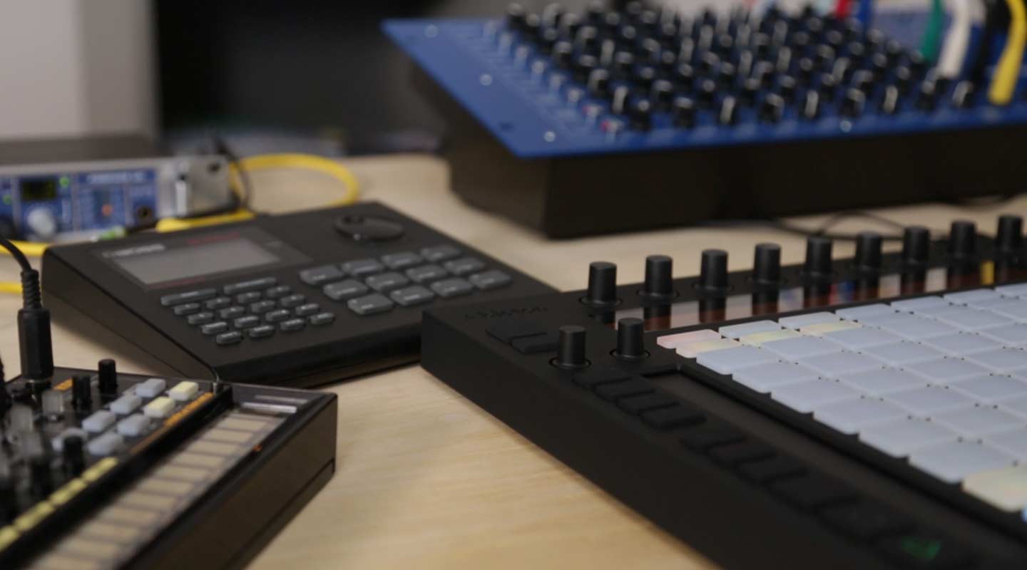 Alesis SR-16 samples vs drum plugin workflow comparison in DAW and hardware